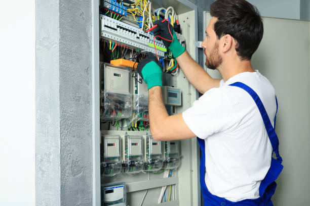 Best Circuit Breaker Repair  in Strawberry Point, IA