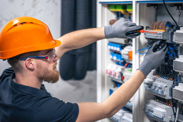 Best Local Electrician Companies  in Strawberry Point, IA